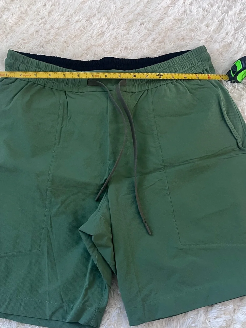 Lululemon Men's Green Performance Drawstring Shorts (Size Large) - Picture 2 of 6